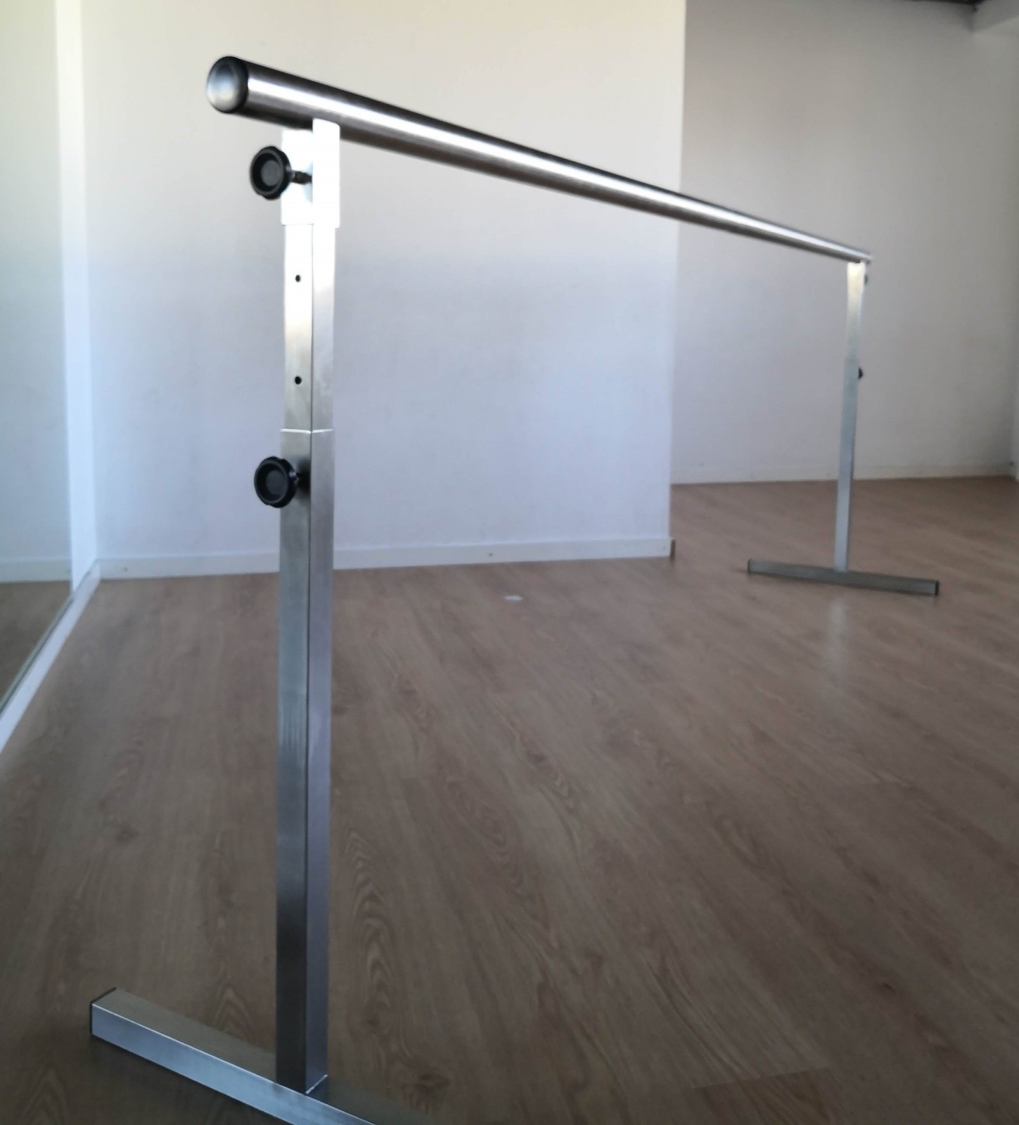 FREEESTADING ALUMINIUM BARRE